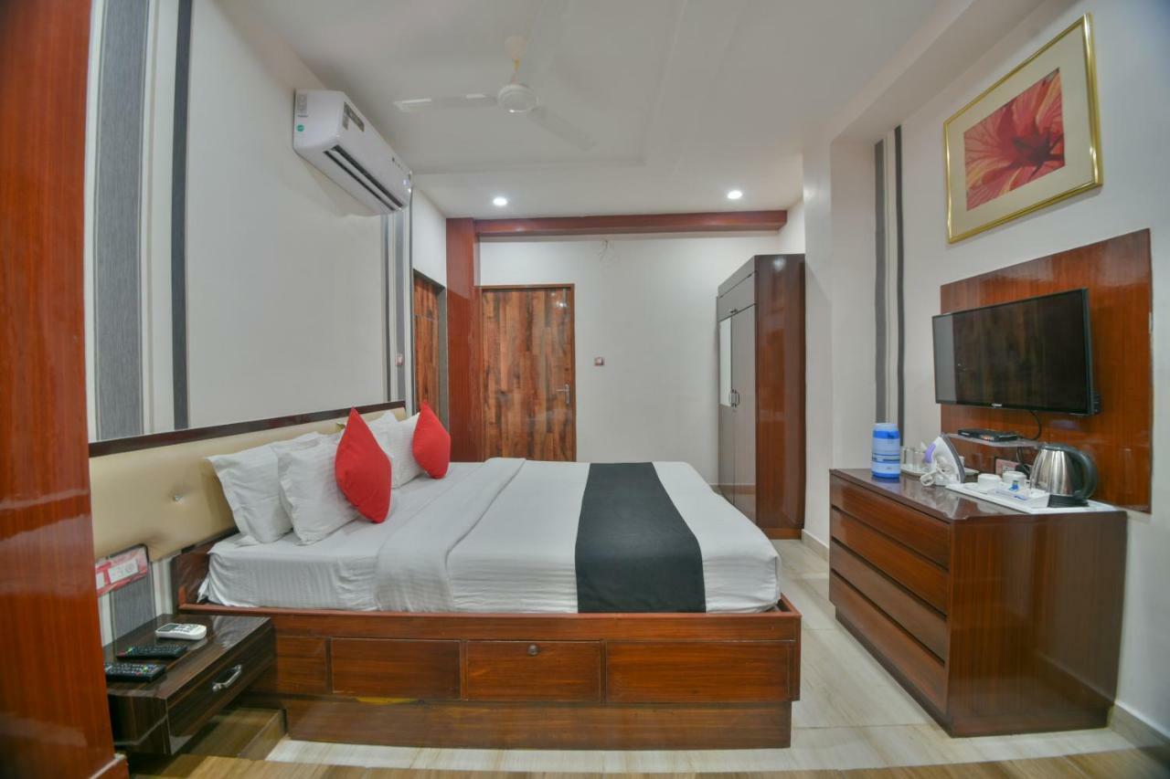 Capital O 39331 Hotel Retaj Bhīlwāra Szoba fotó
